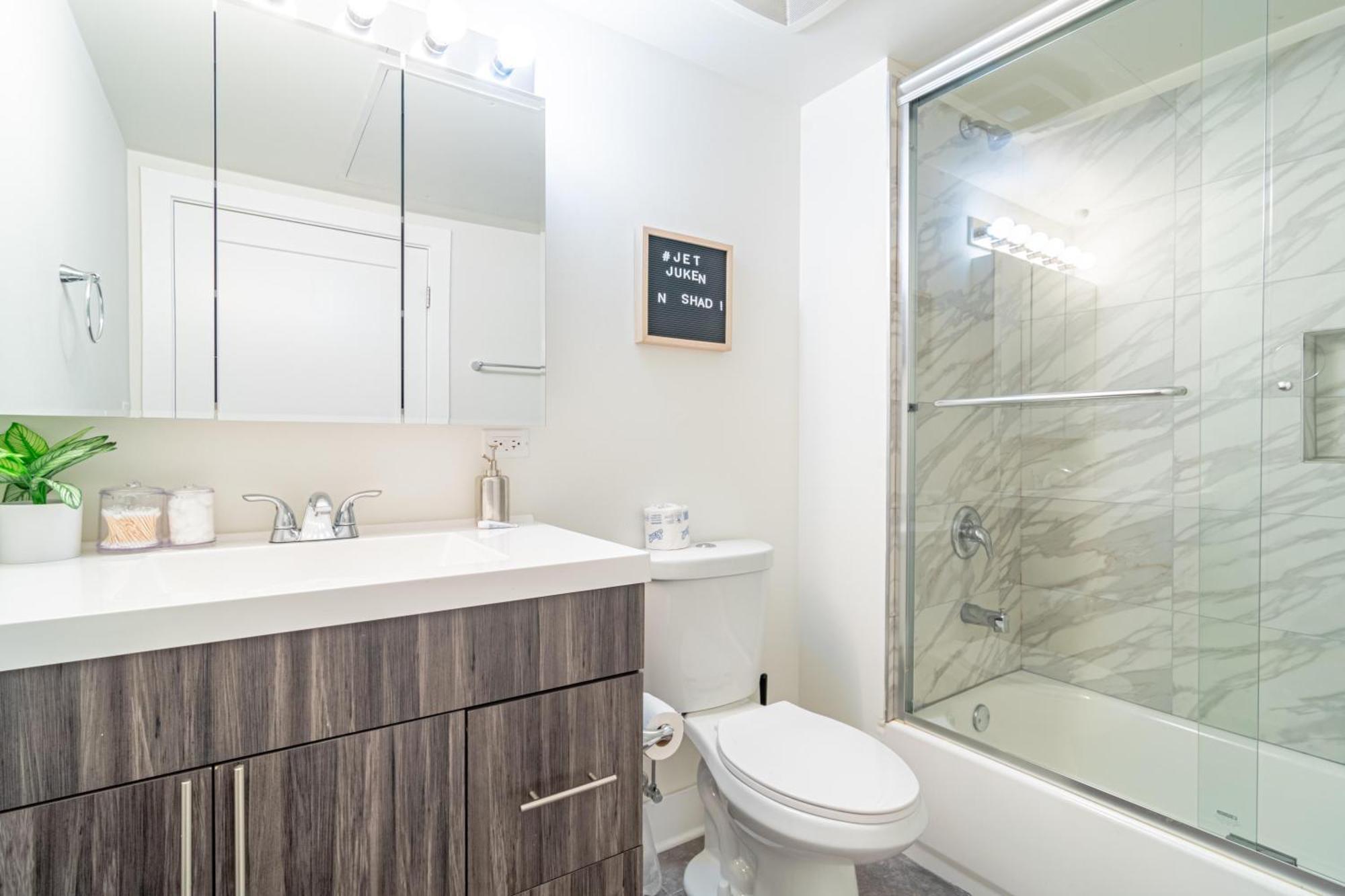 Bright 2Br Luxury Corner Suite With Optional Parking Sleeps 6 Guests Near Mccormick Place And Soldier Field شيكاغو المظهر الخارجي الصورة
