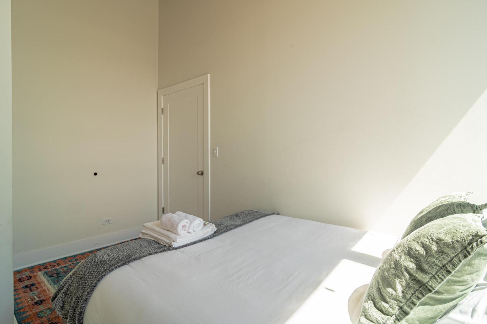 Bright 2Br Luxury Corner Suite With Optional Parking Sleeps 6 Guests Near Mccormick Place And Soldier Field شيكاغو المظهر الخارجي الصورة
