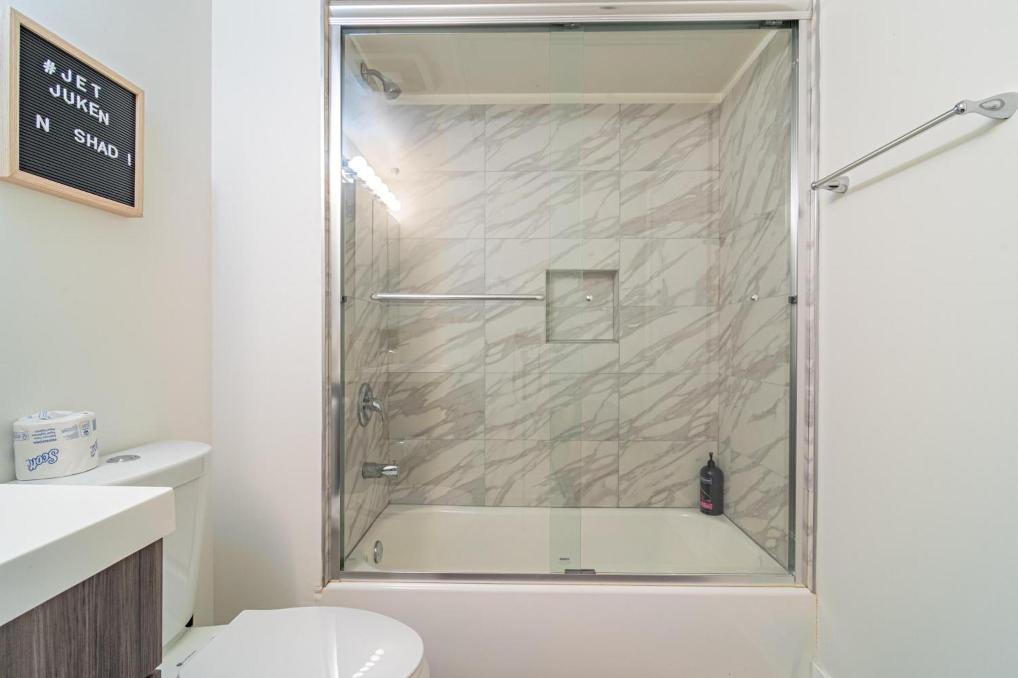 Bright 2Br Luxury Corner Suite With Optional Parking Sleeps 6 Guests Near Mccormick Place And Soldier Field شيكاغو المظهر الخارجي الصورة