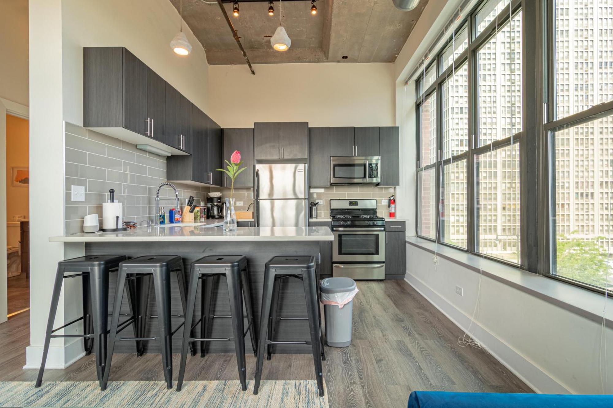 Bright 2Br Luxury Corner Suite With Optional Parking Sleeps 6 Guests Near Mccormick Place And Soldier Field شيكاغو المظهر الخارجي الصورة