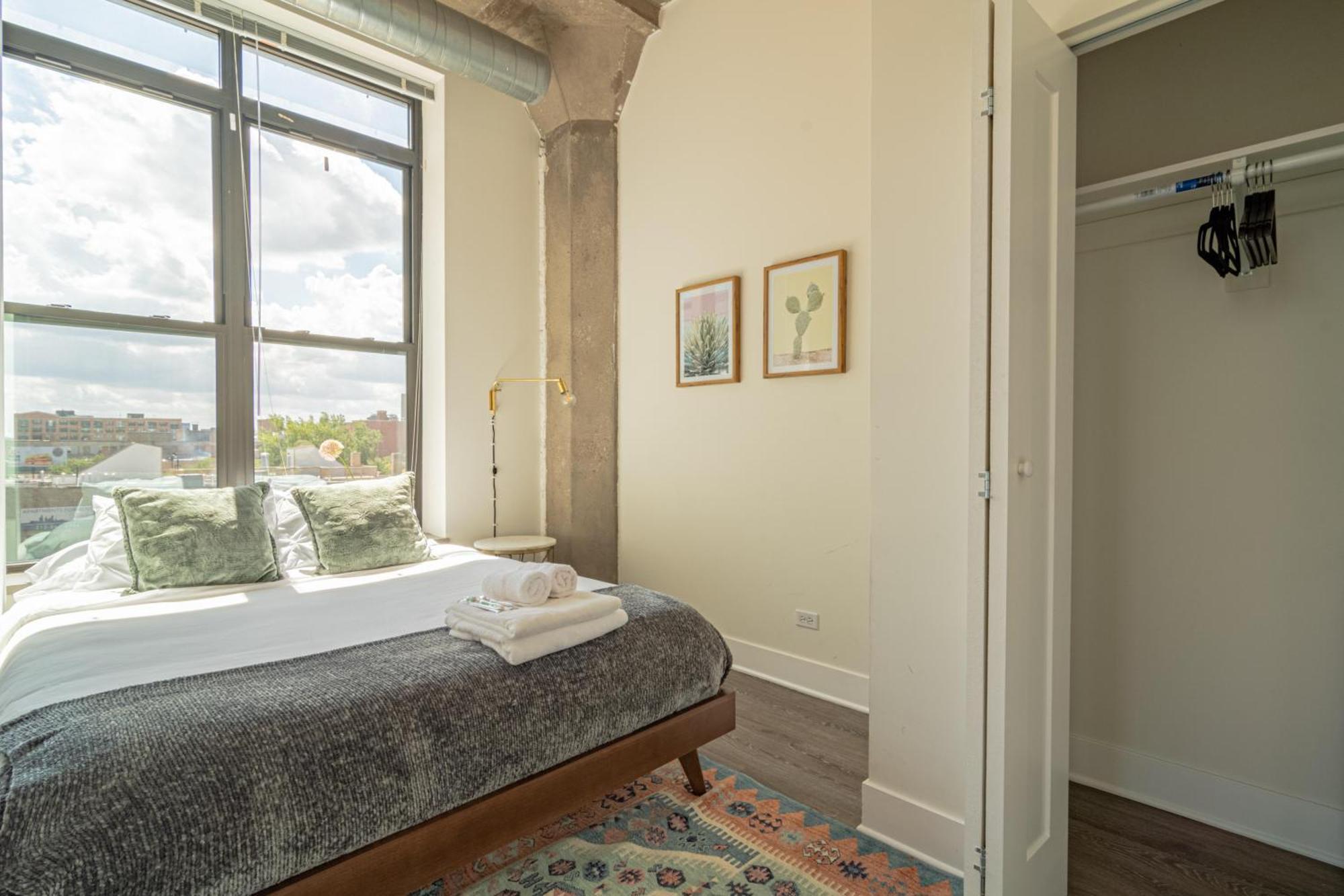 Bright 2Br Luxury Corner Suite With Optional Parking Sleeps 6 Guests Near Mccormick Place And Soldier Field شيكاغو المظهر الخارجي الصورة