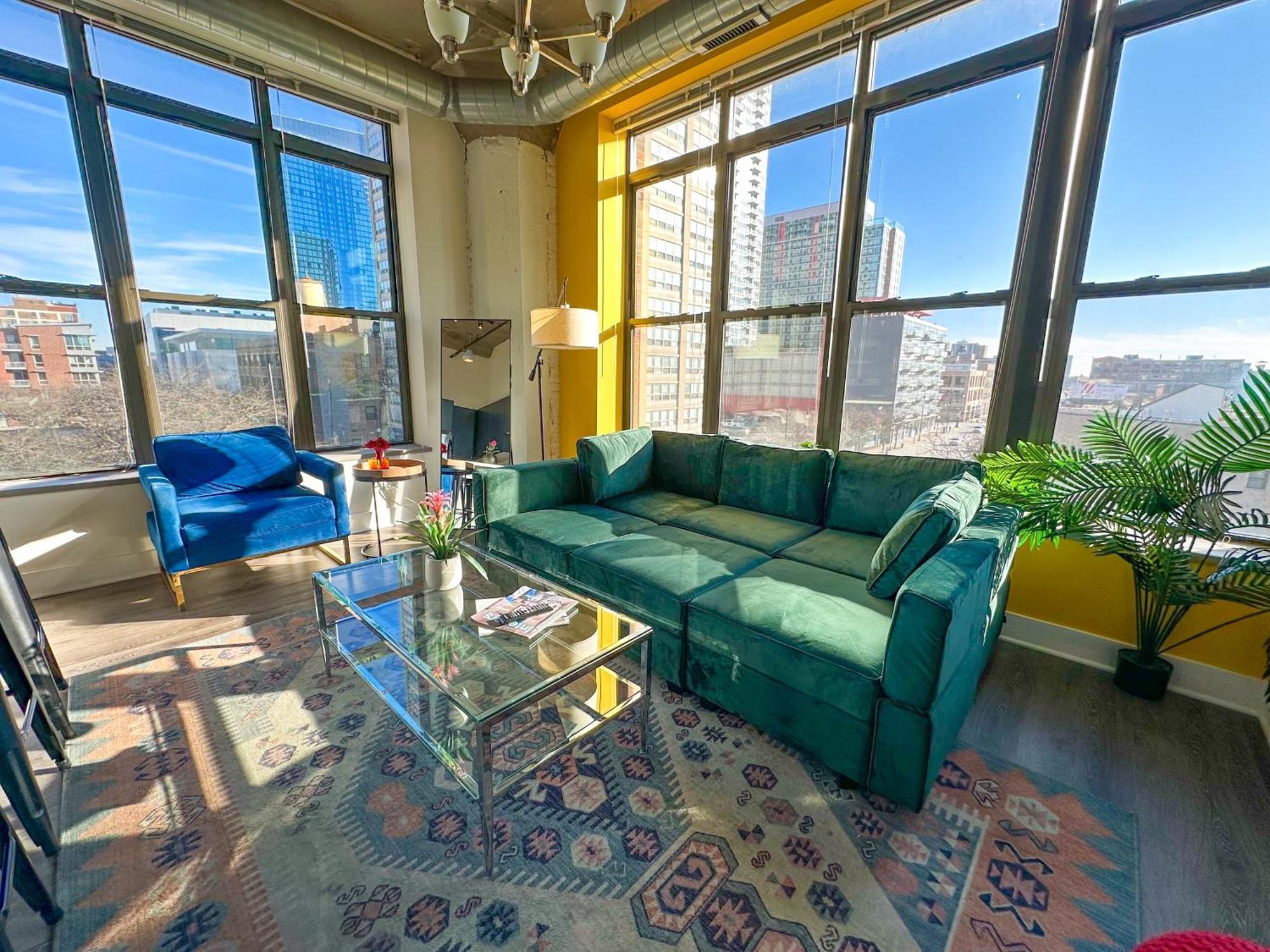Bright 2Br Luxury Corner Suite With Optional Parking Sleeps 6 Guests Near Mccormick Place And Soldier Field شيكاغو المظهر الخارجي الصورة